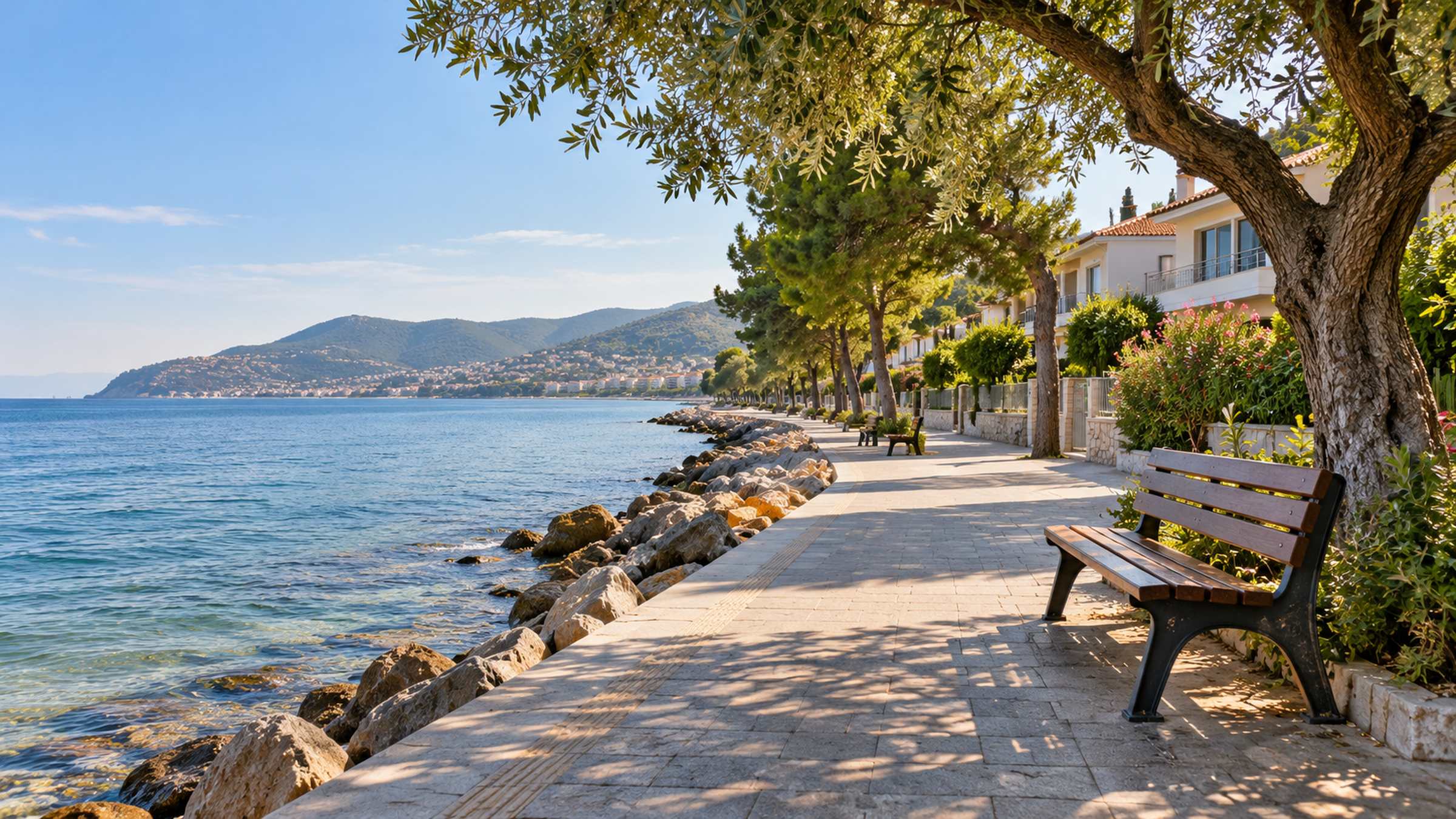 Güzelyalı sahil yolu ve deniz manzarası